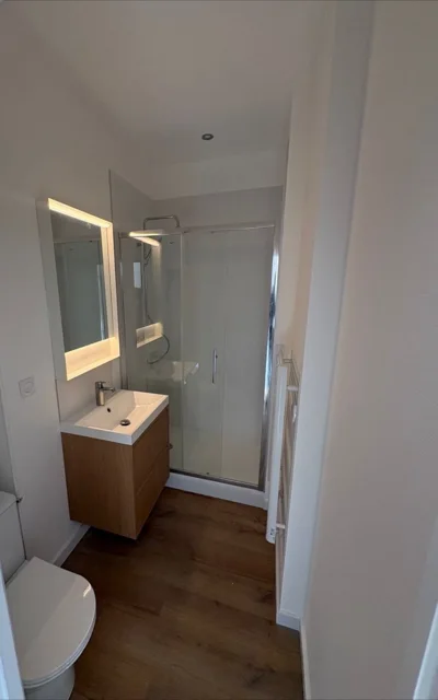 Meuble vasque et miroir éclairé